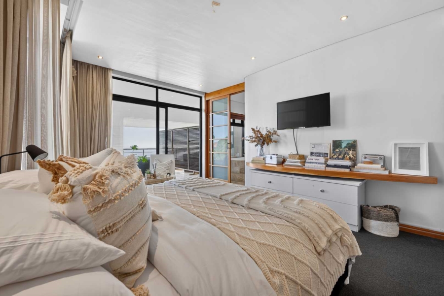 8 Bedroom Property for Sale in Bantry Bay Western Cape